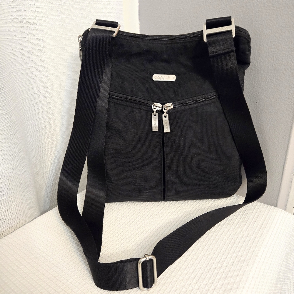 Baggallini Horizon Crossbody Purse Travel Bag Key Leash Card Holders Nylon